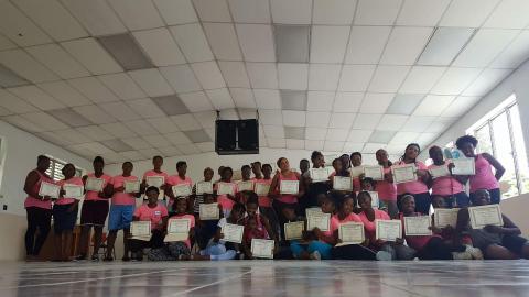 Bouje participants with their certificates